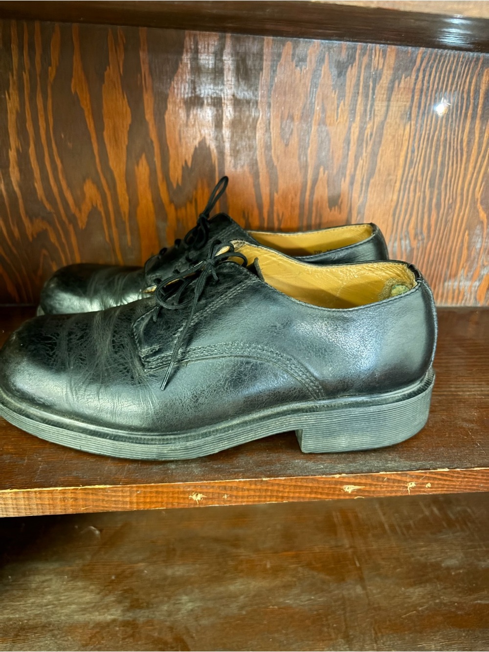 Doc martens dress shoes vintage 90s
grunge
dark academia
indie sleaze
preppy